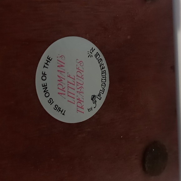 G. Armani Sculpture Girl Playing Piano - Picture 10 of 12